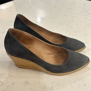 Eric Michael size 39 (8.5) espadrille wedge heel shoes. Navy blue.